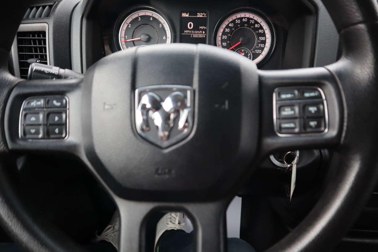 RAM 1500 2WD Quad Cab 140.5" Express 2016