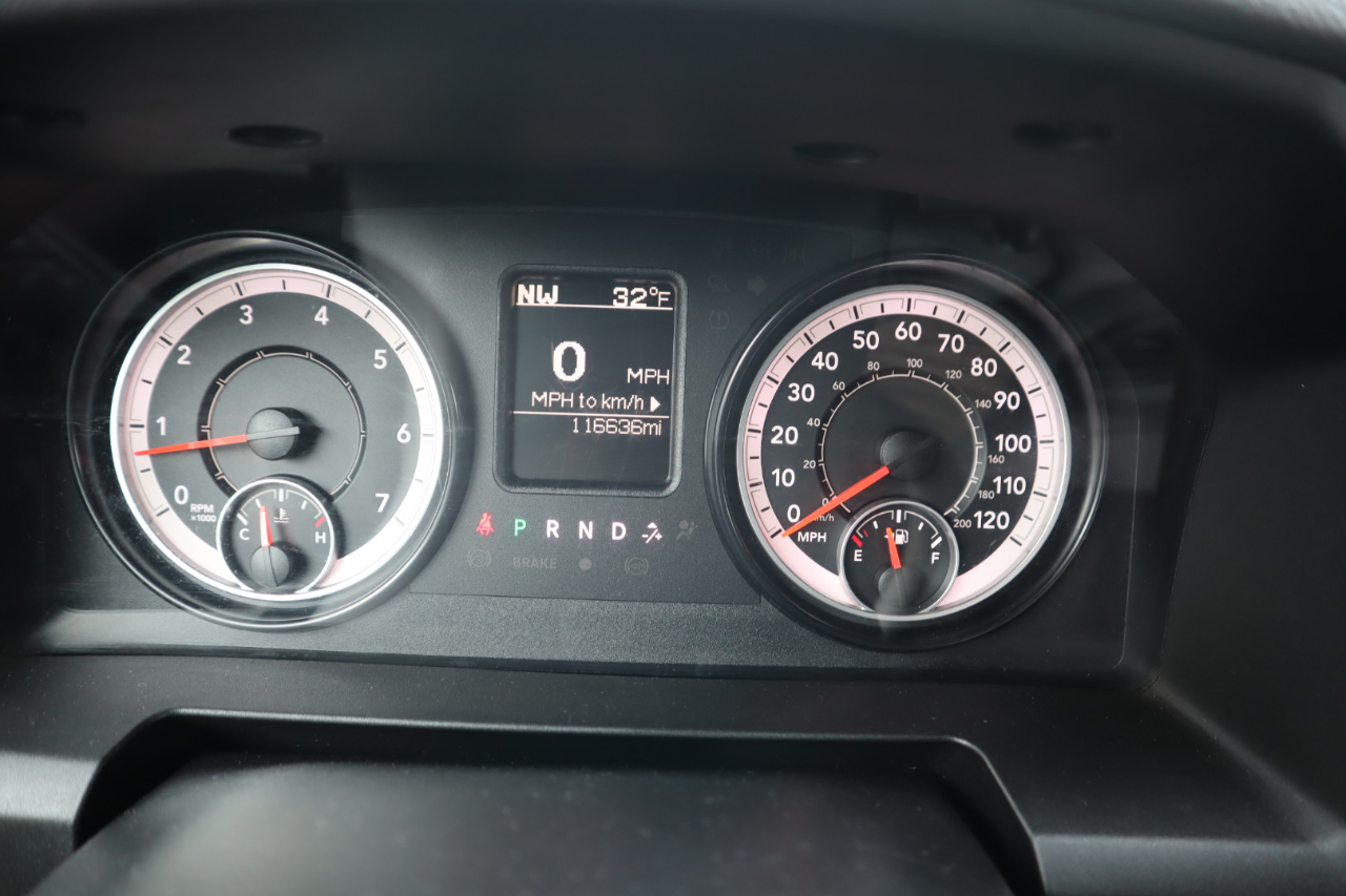 RAM 1500 2WD Quad Cab 140.5" Express 2016