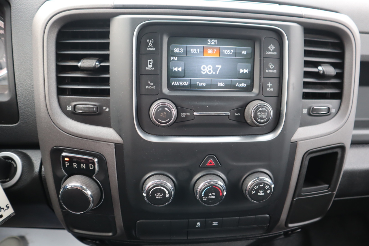 RAM 1500 2WD Quad Cab 140.5" Express 2016