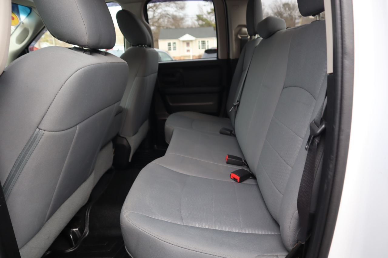 RAM 1500 2WD Quad Cab 140.5" Express 2016