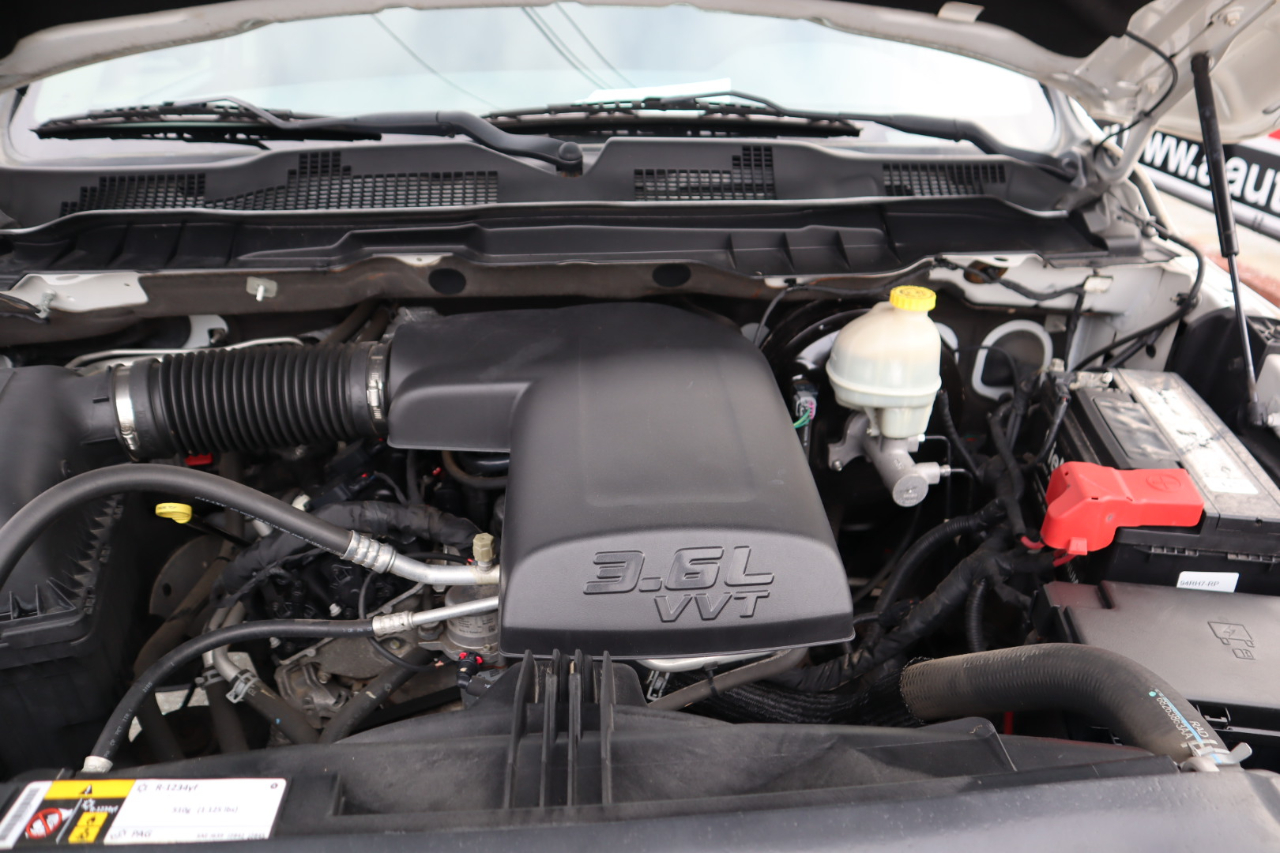 RAM 1500 2WD Quad Cab 140.5" Express 2016