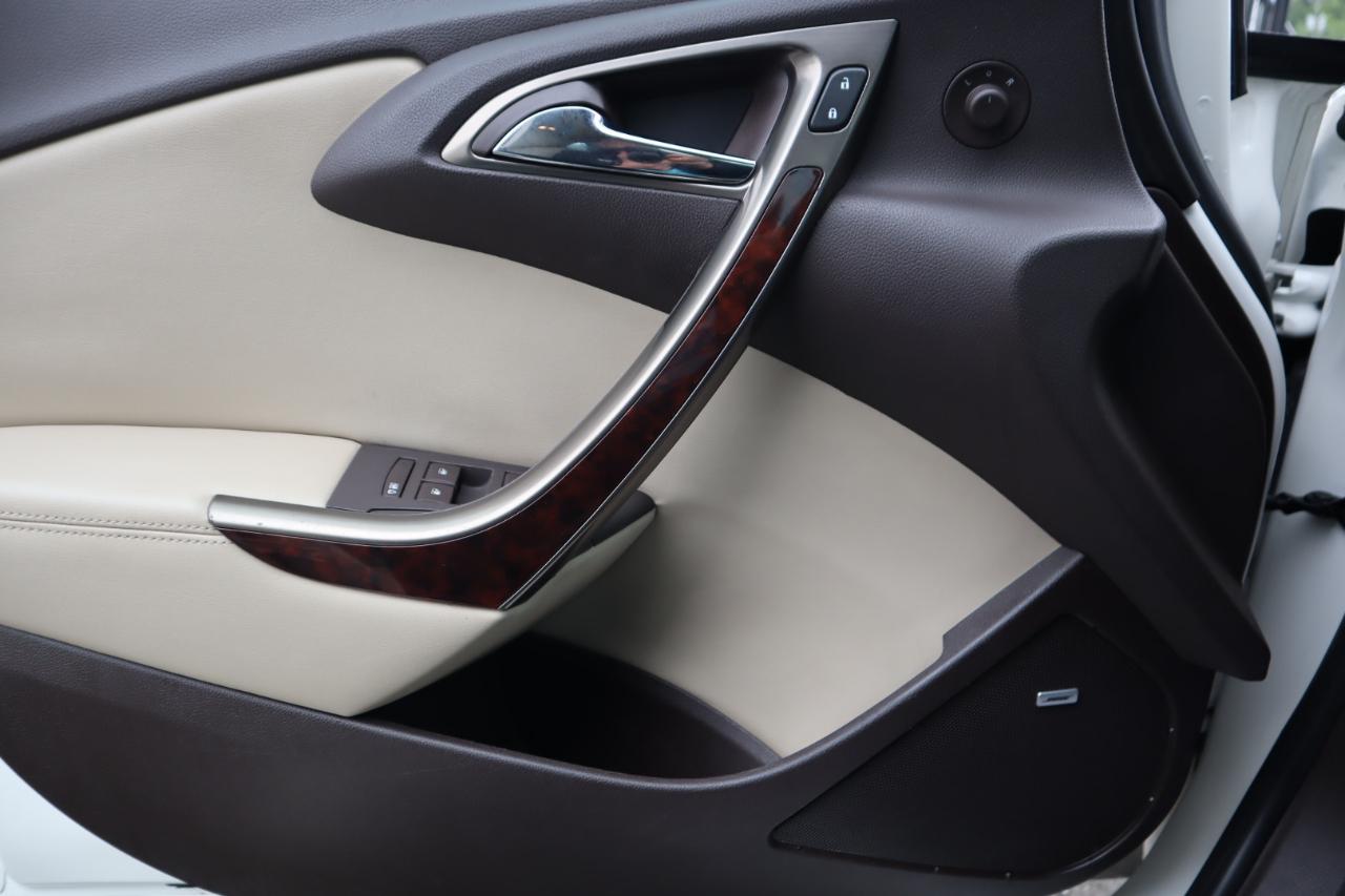Buick Verano 4dr Sdn Leather Group 2012
