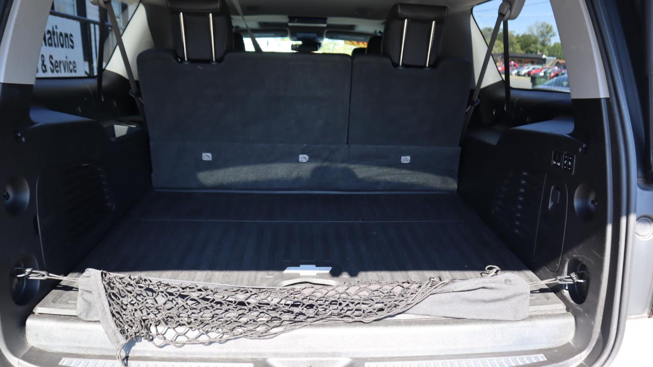 Chevrolet Suburban 4WD 4dr 1500 LT 2017