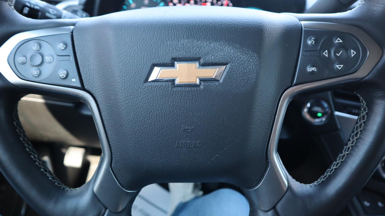 Chevrolet Suburban 4WD 4dr 1500 LT 2017