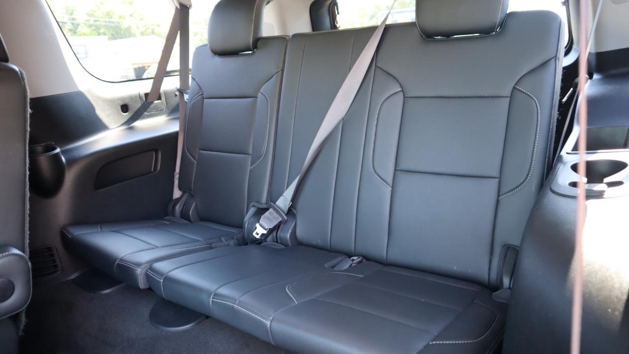 Chevrolet Suburban 4WD 4dr 1500 LT 2017
