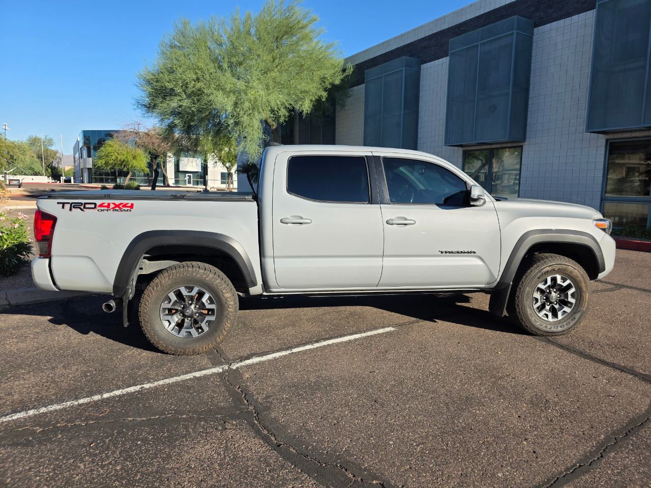 2019 Toyota Tacoma SR5 Double Cab Long Bed 4x4 photo 3