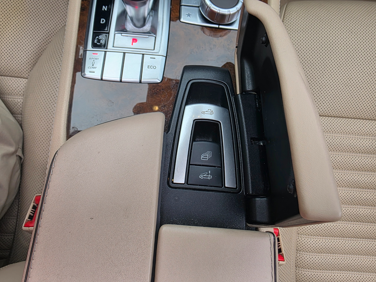 Mercedes-Benz SL-Class SL550R 2013