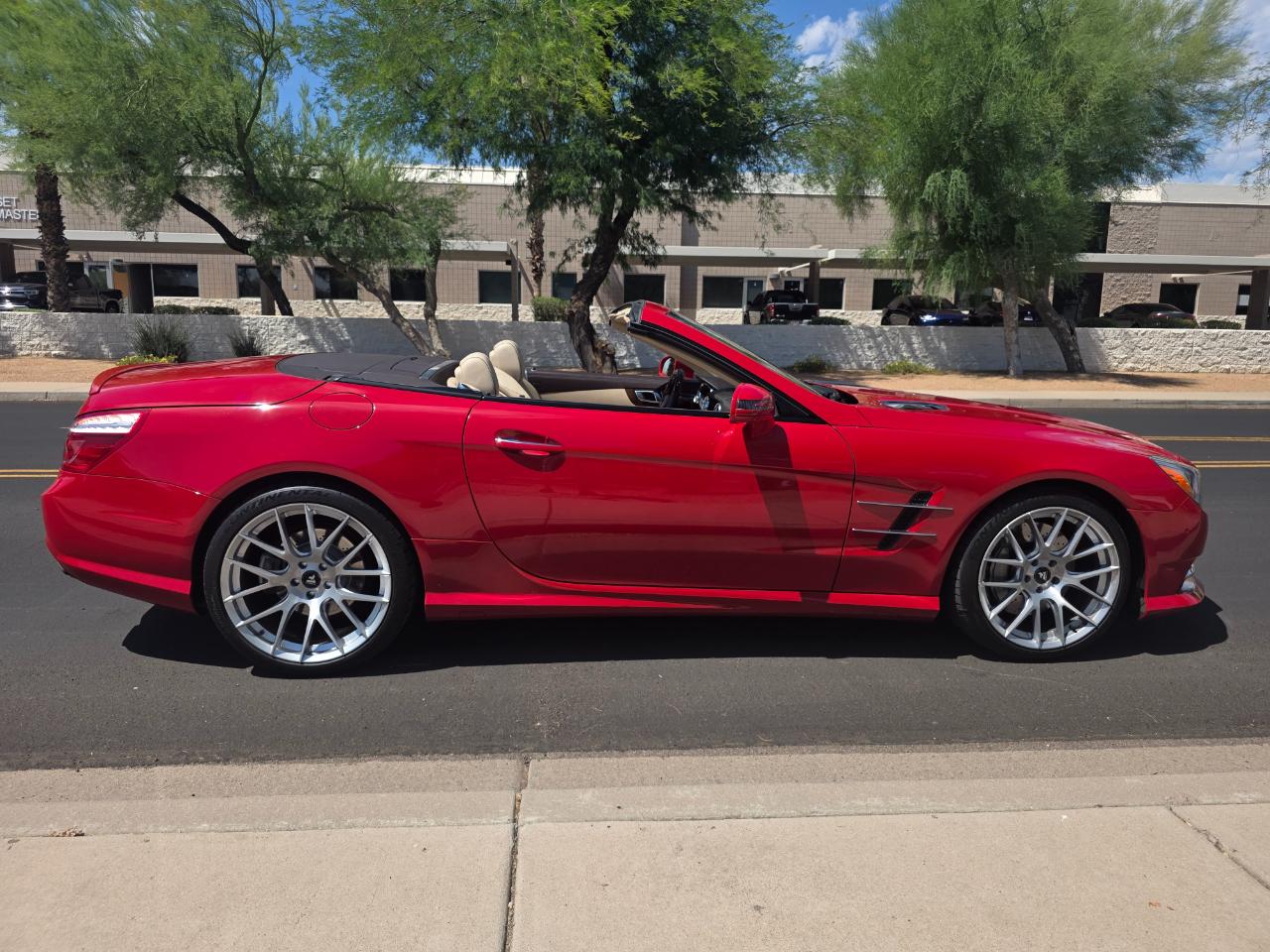 Mercedes-Benz SL-Class SL550 2013