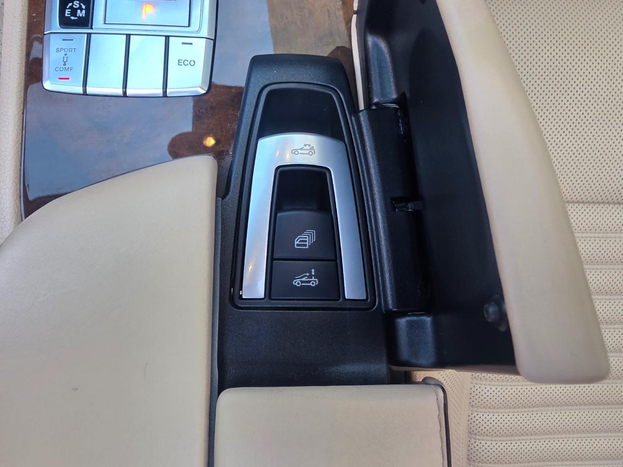 Mercedes-Benz SL-Class SL550 2013