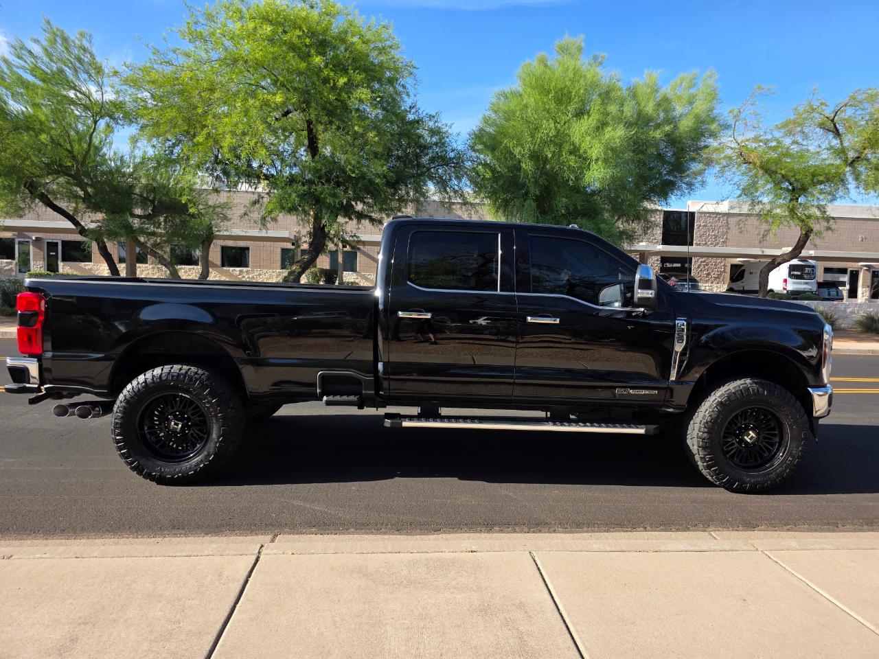 Ford F-350 SD Lariat 2024