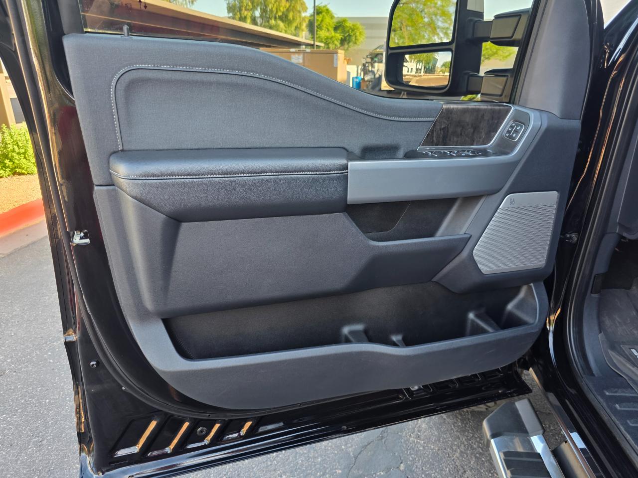 Ford F-350 SD Lariat 2024