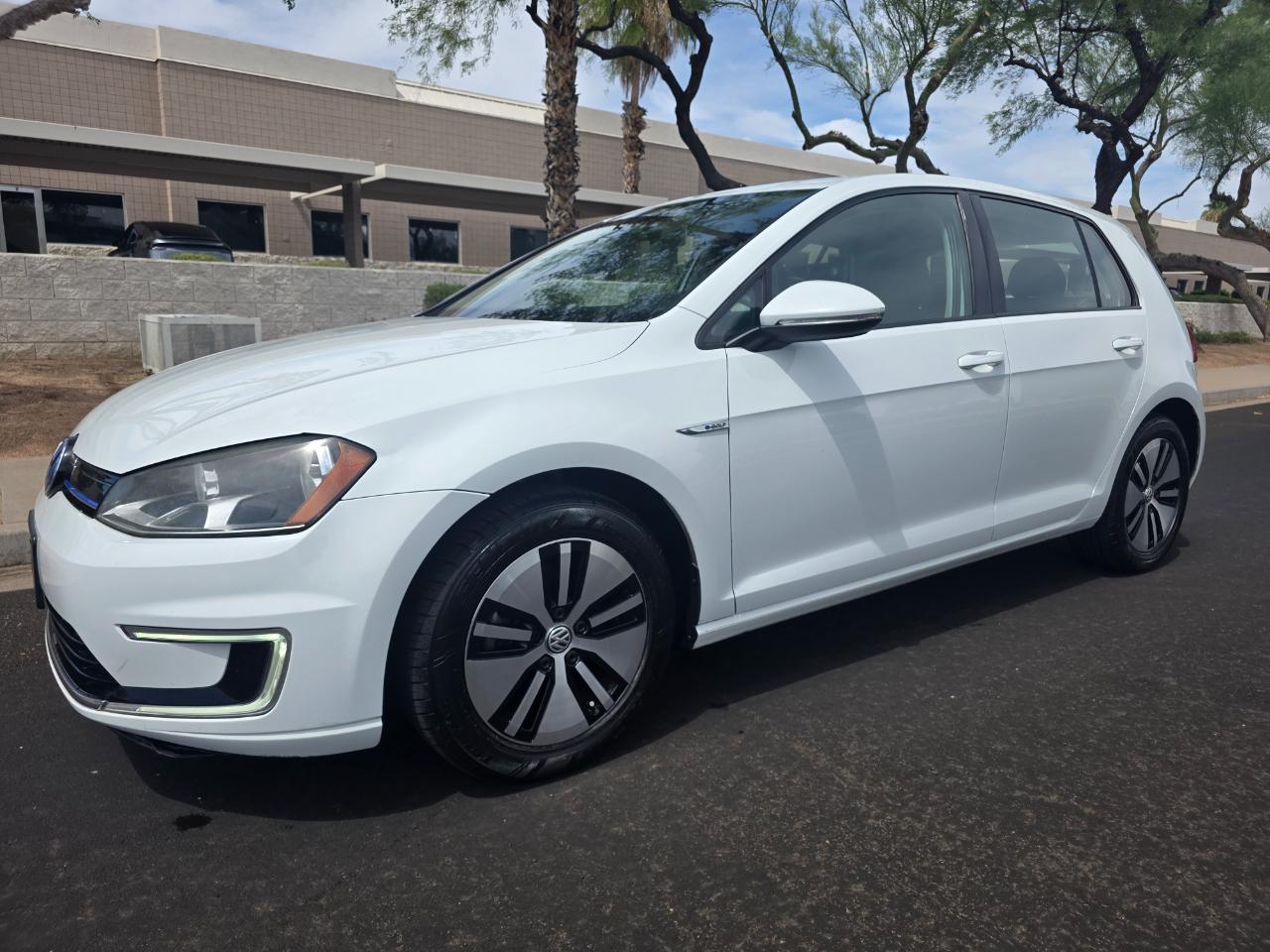 Volkswagen e-Golf SE 2016