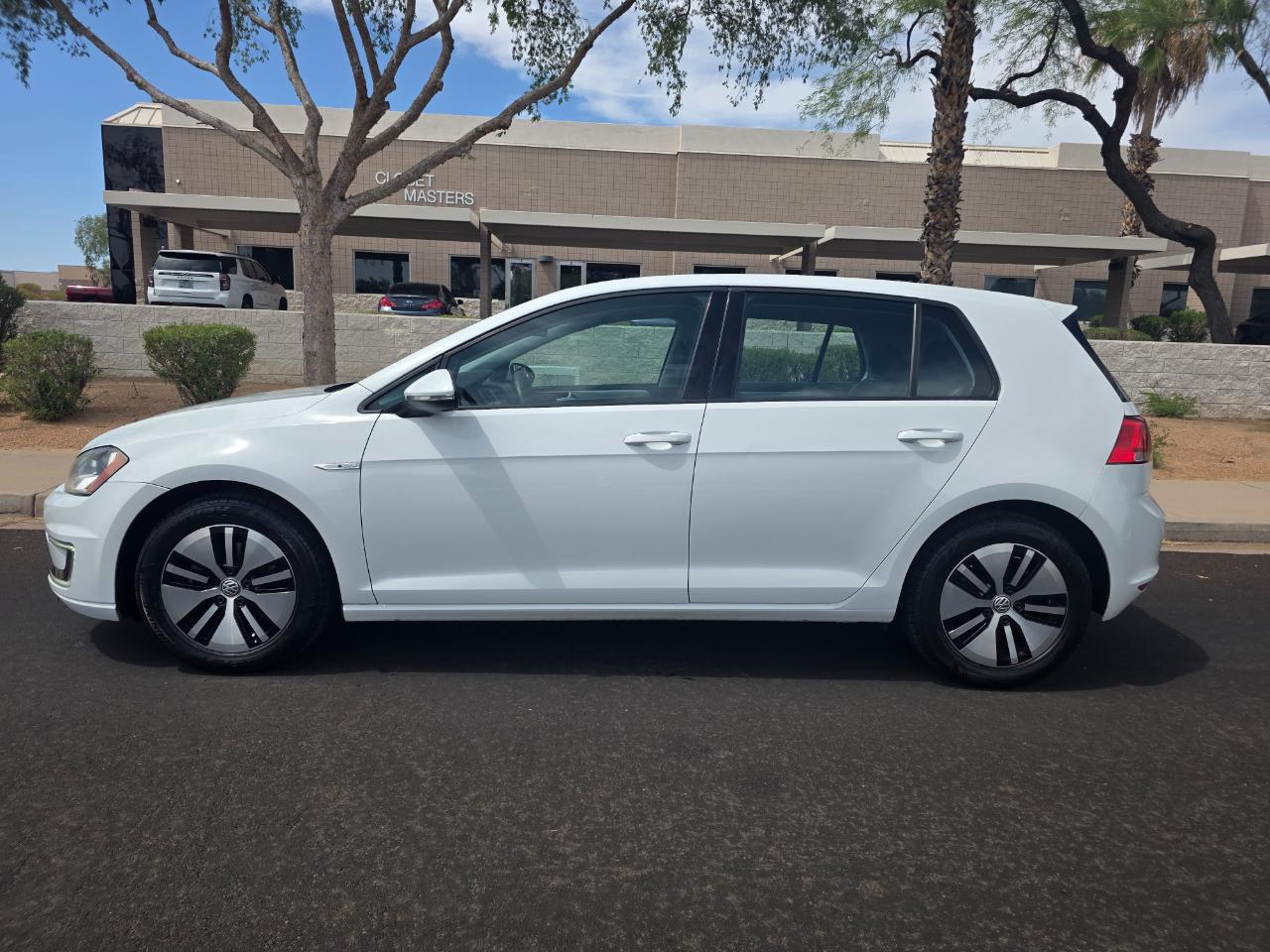 Volkswagen e-Golf SE 2016