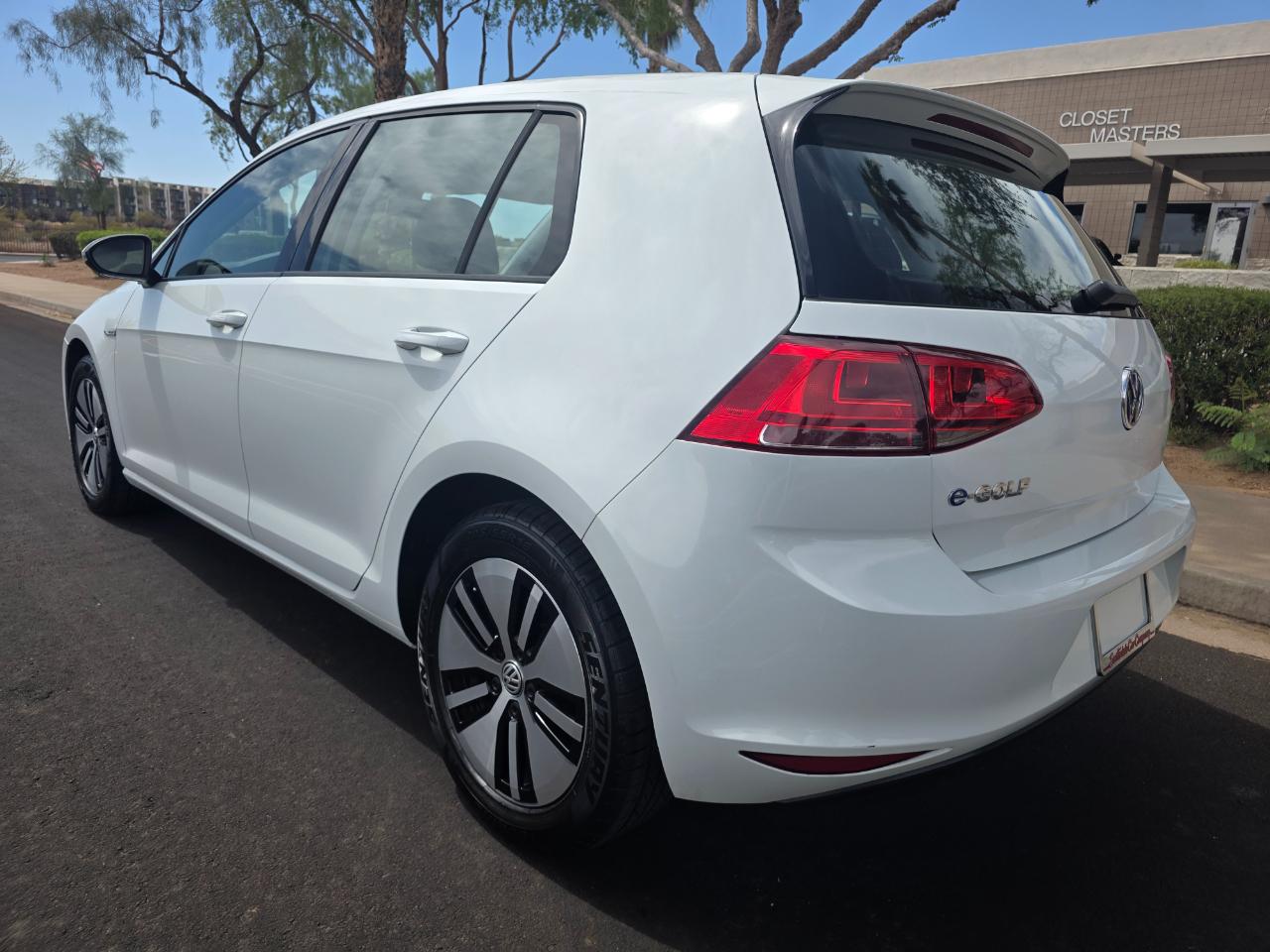 Volkswagen e-Golf SE 2016
