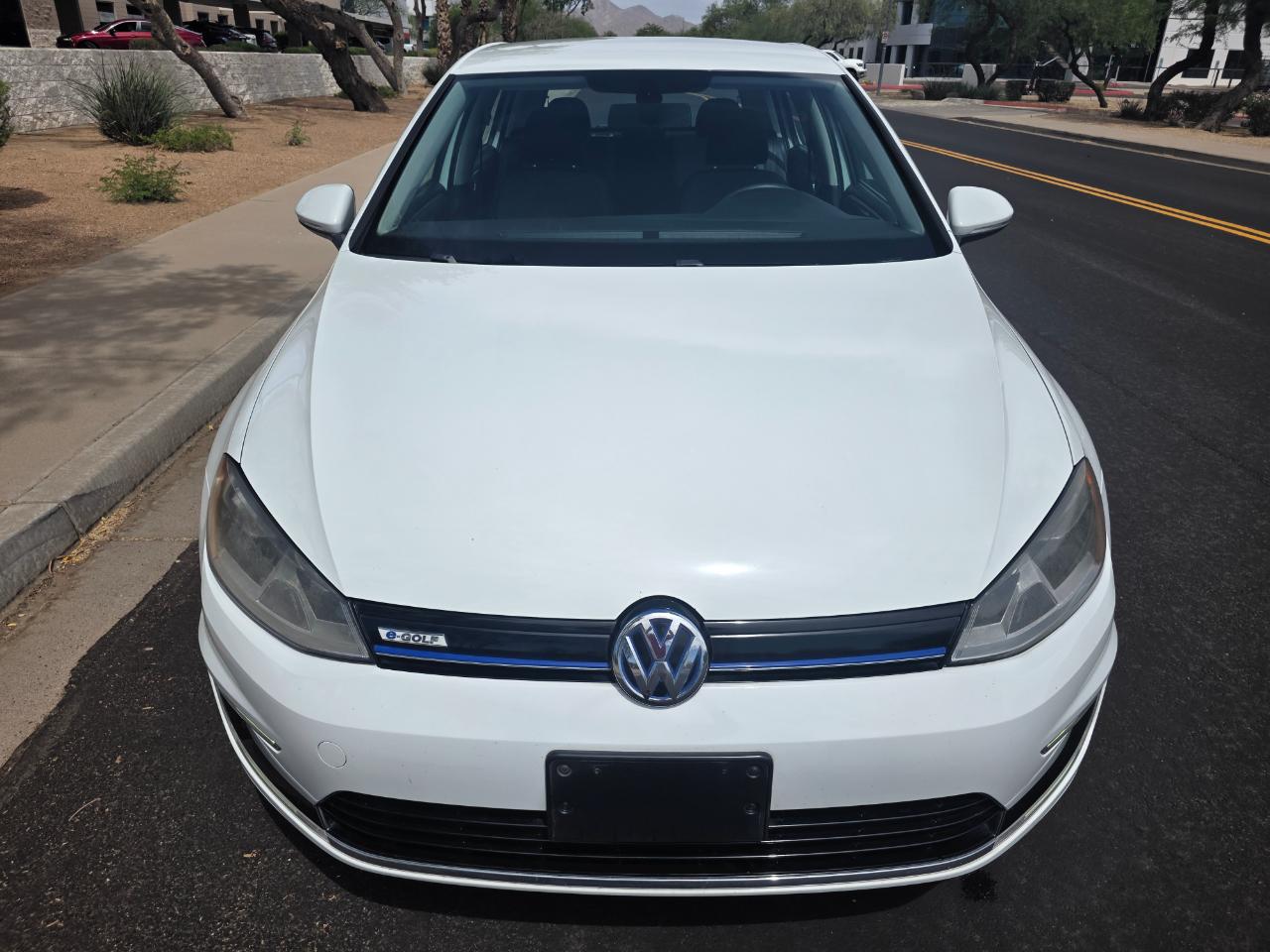 Volkswagen e-Golf SE 2016