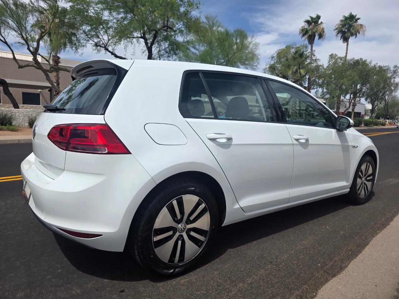 Volkswagen e-Golf SE 2016