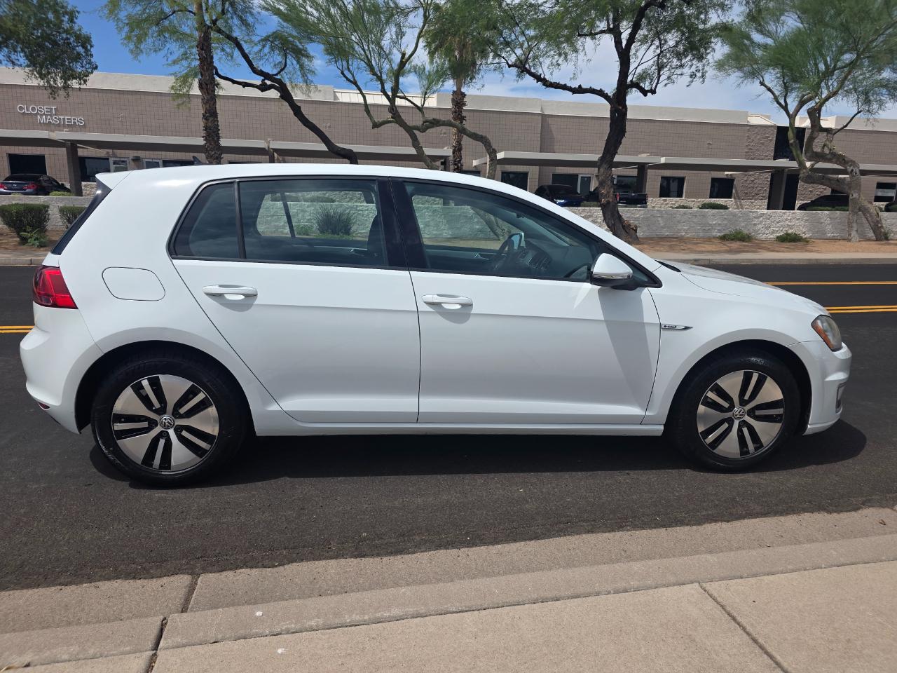 Volkswagen e-Golf SE 2016
