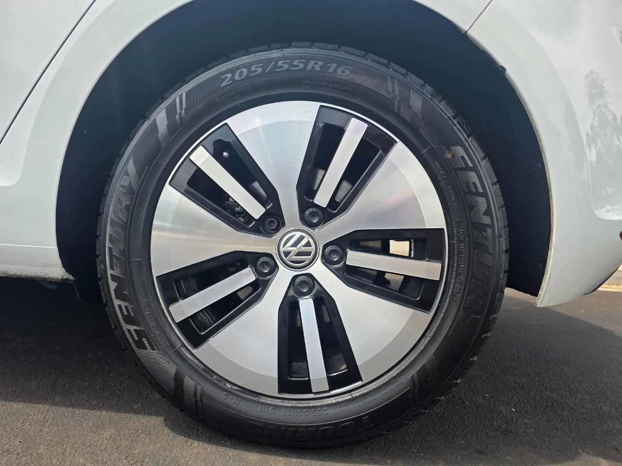 Volkswagen e-Golf SE 2016
