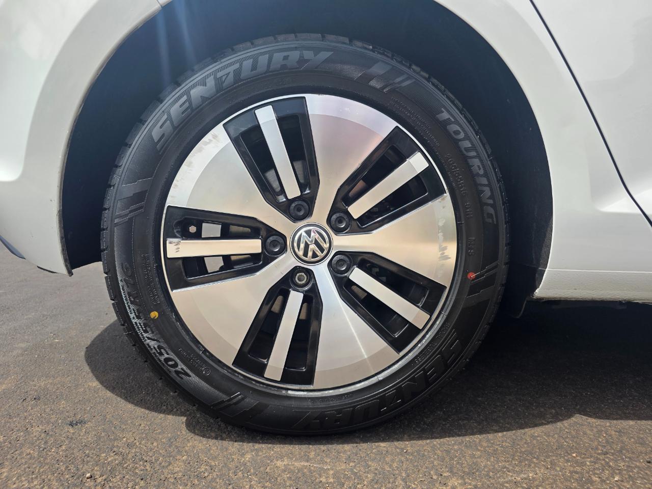 Volkswagen e-Golf SE 2016