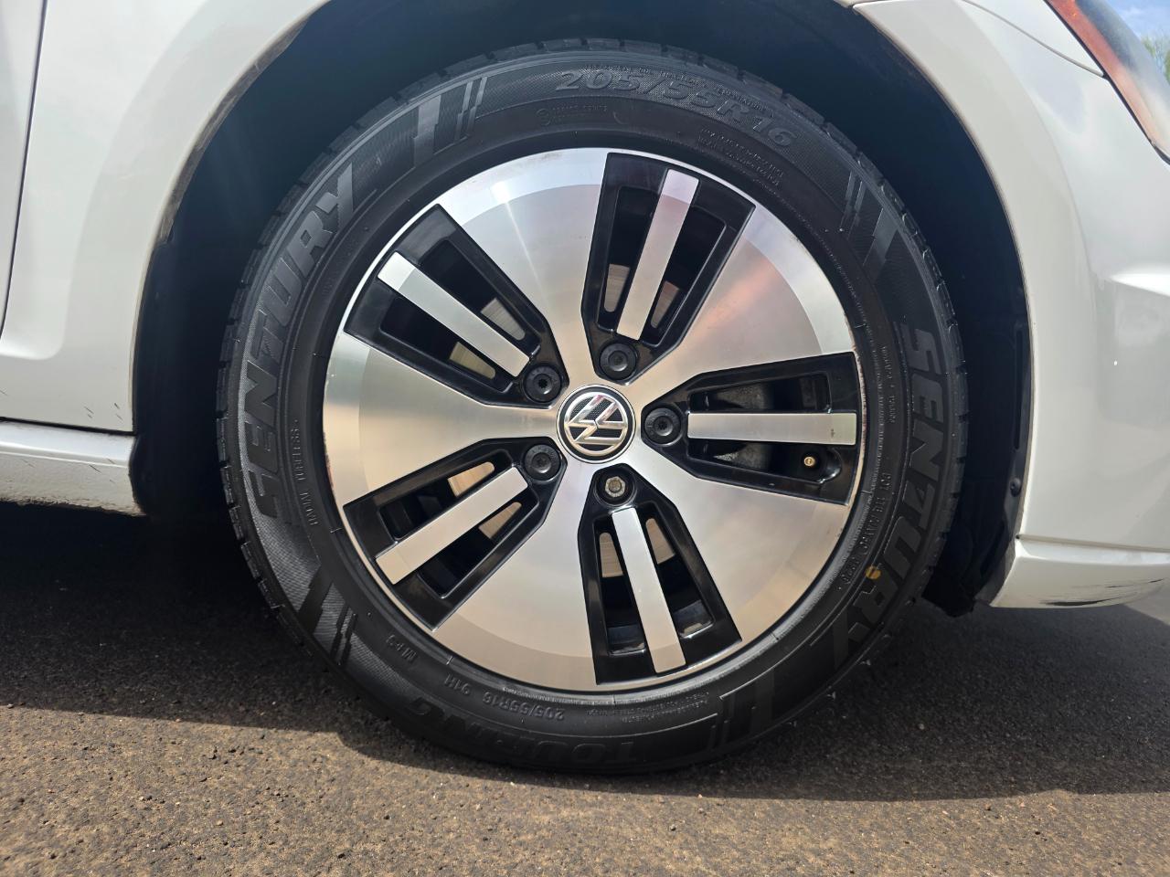 Volkswagen e-Golf SE 2016