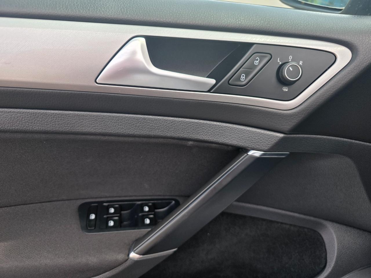Volkswagen e-Golf SE 2016