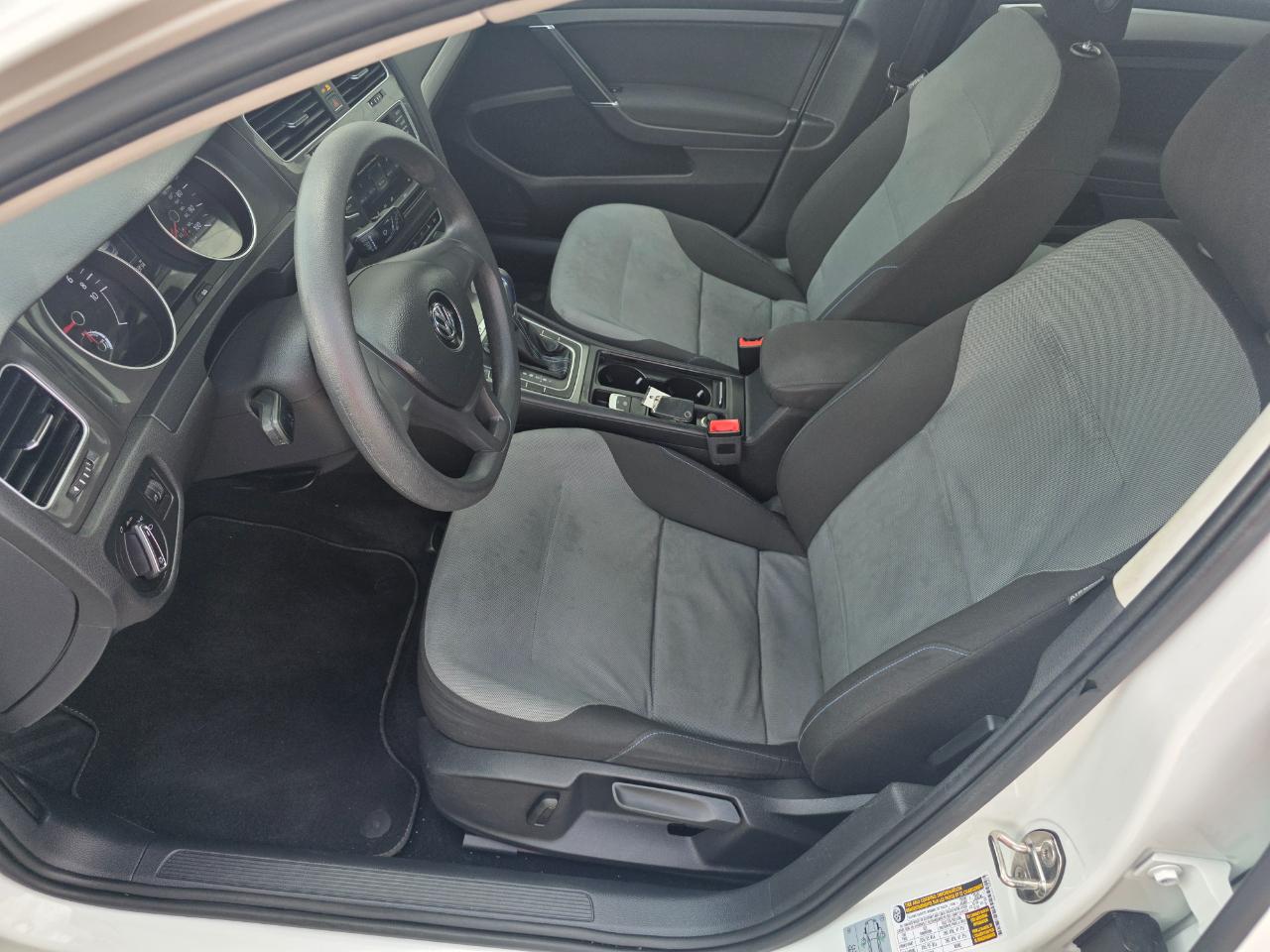 Volkswagen e-Golf SE 2016