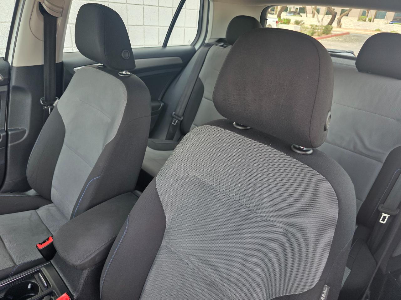 Volkswagen e-Golf SE 2016