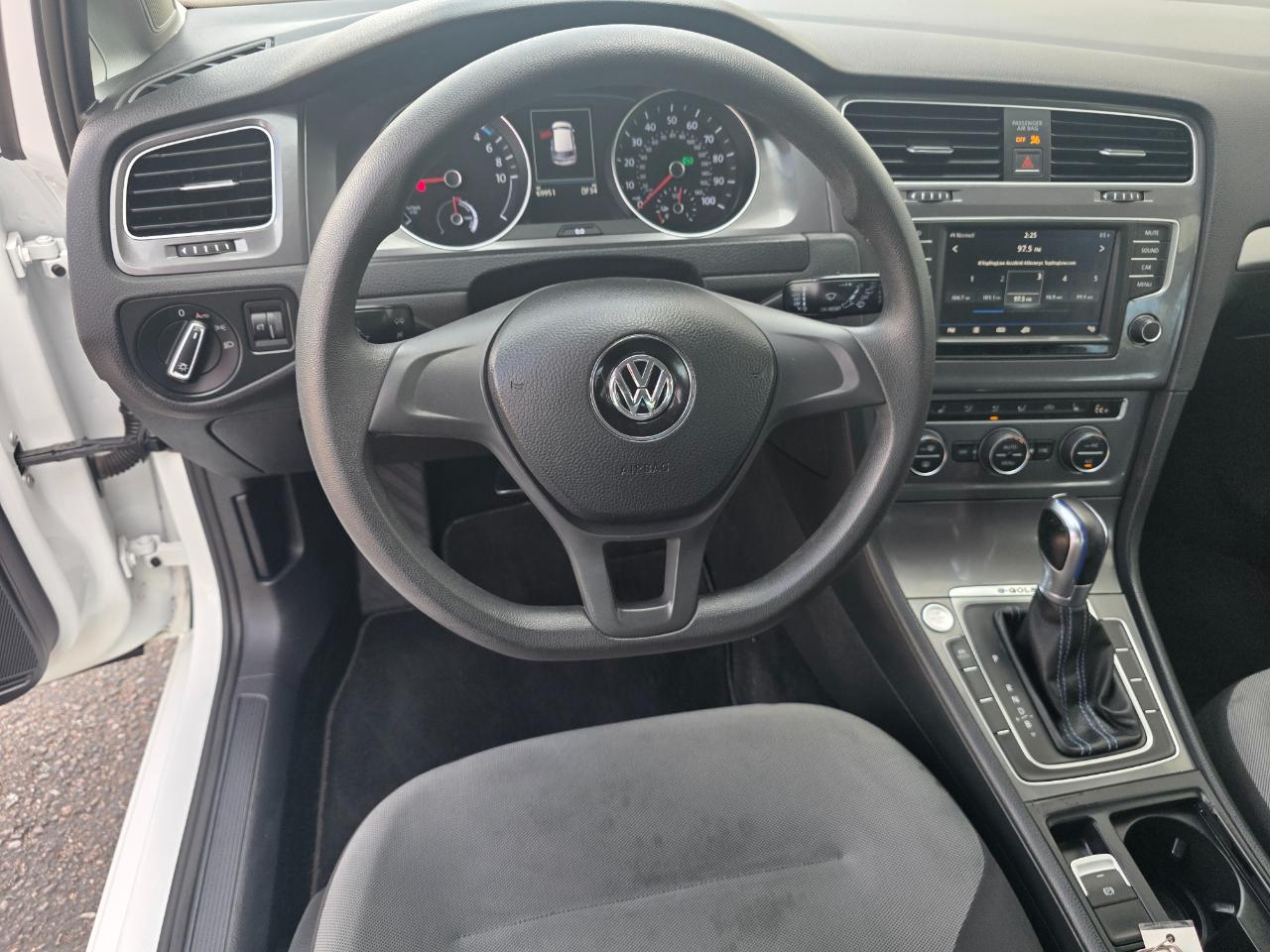 Volkswagen e-Golf SE 2016