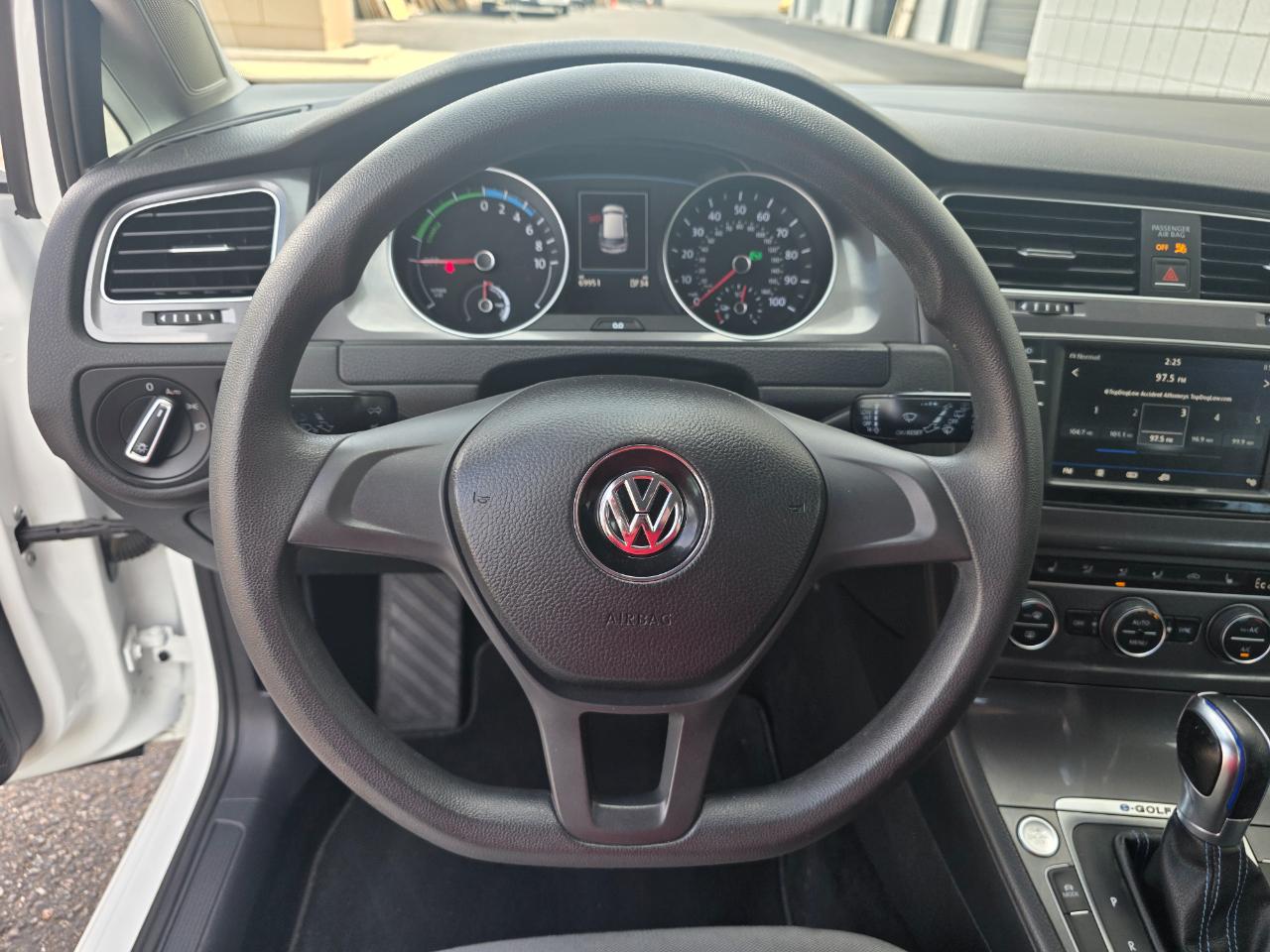 Volkswagen e-Golf SE 2016