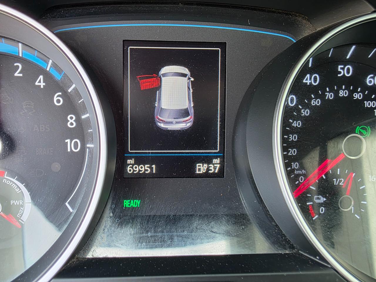 Volkswagen e-Golf SE 2016