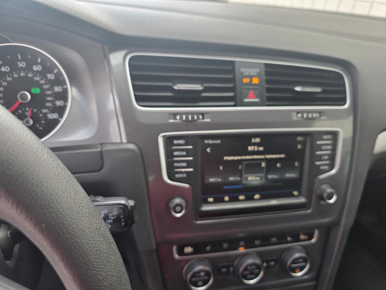 Volkswagen e-Golf SE 2016