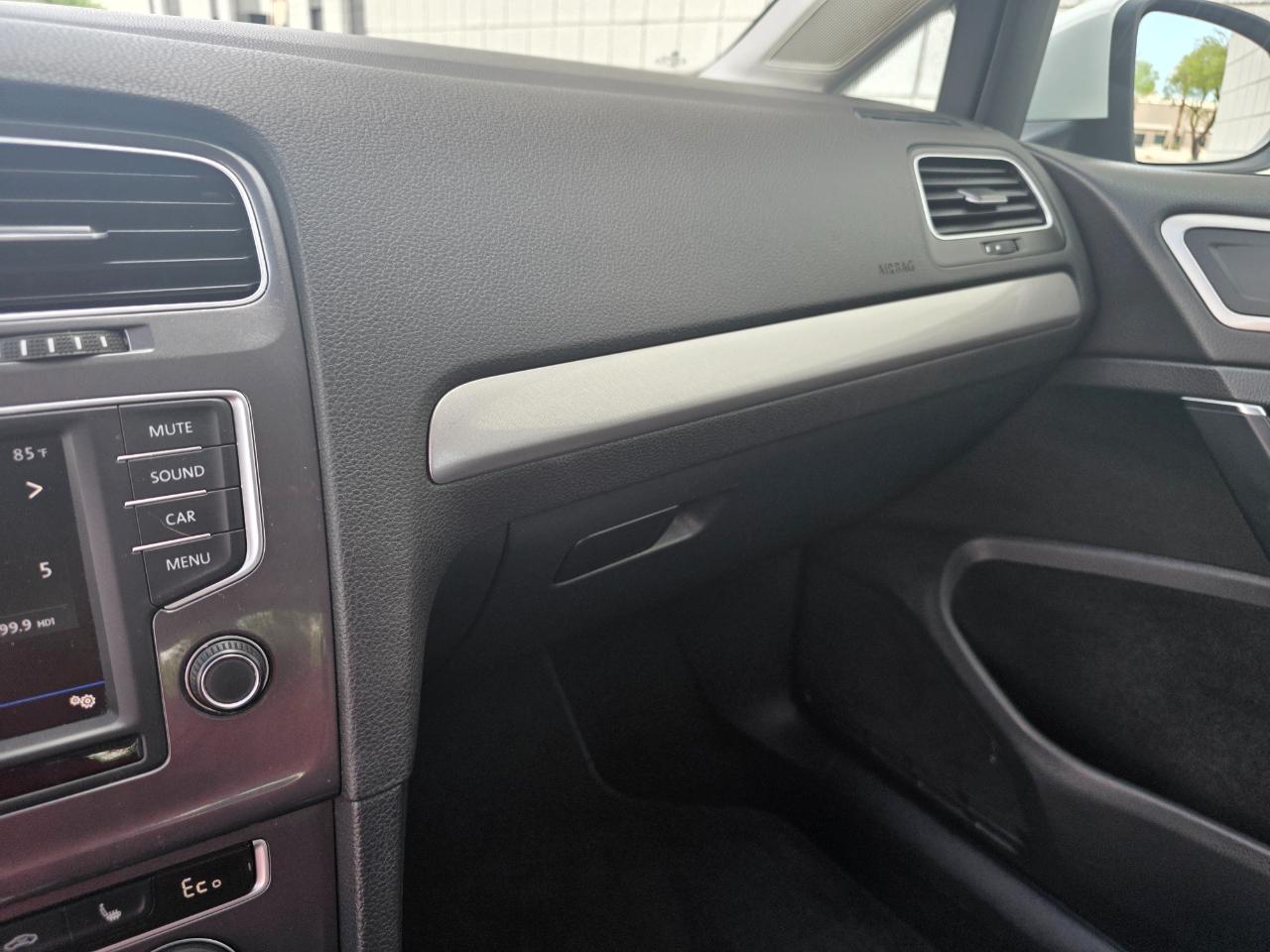 Volkswagen e-Golf SE 2016