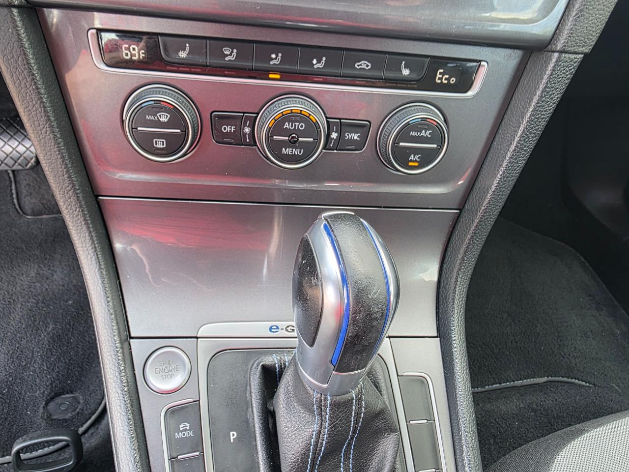 Volkswagen e-Golf SE 2016