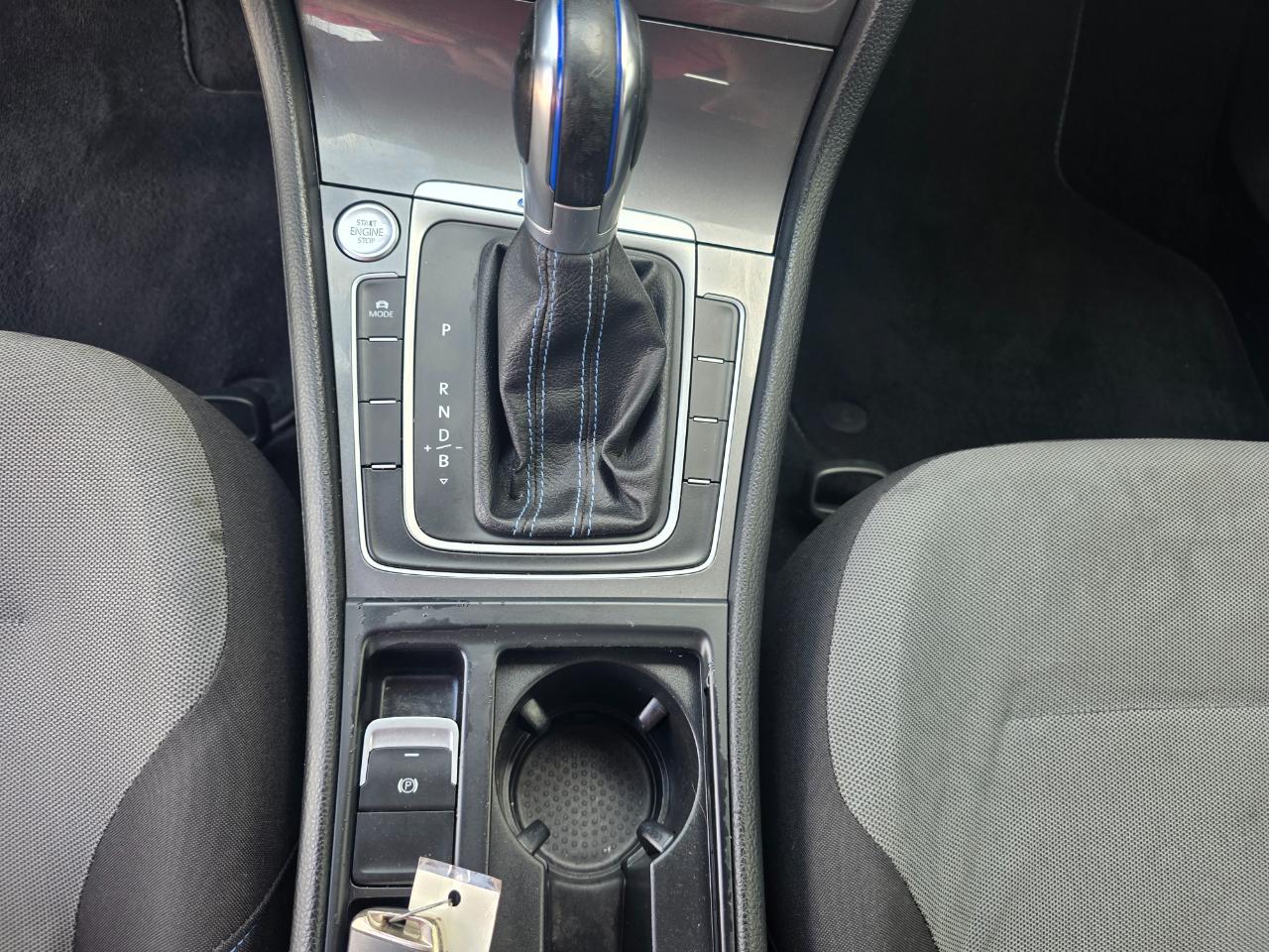 Volkswagen e-Golf SE 2016