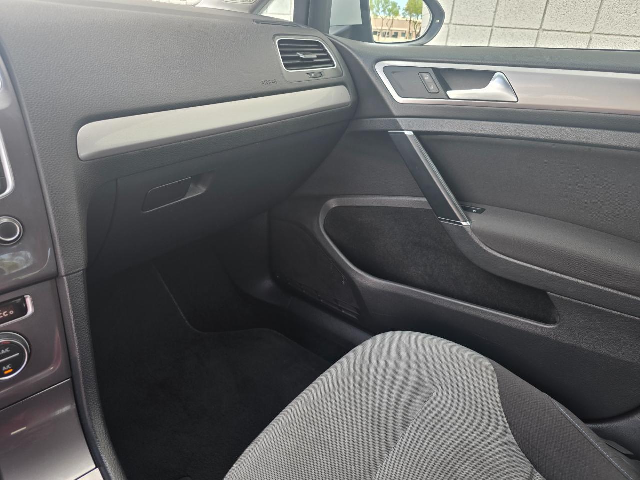 Volkswagen e-Golf SE 2016