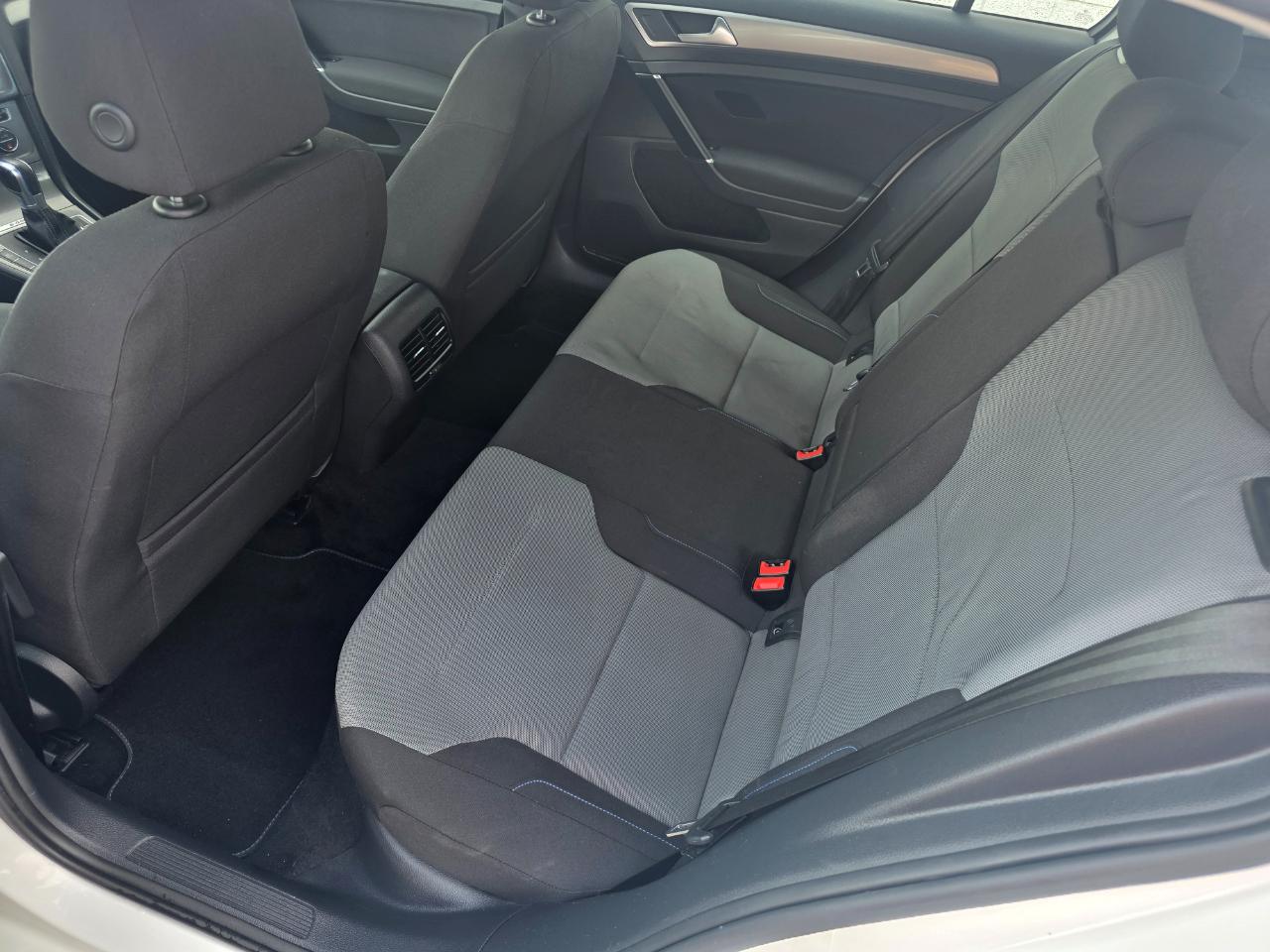 Volkswagen e-Golf SE 2016