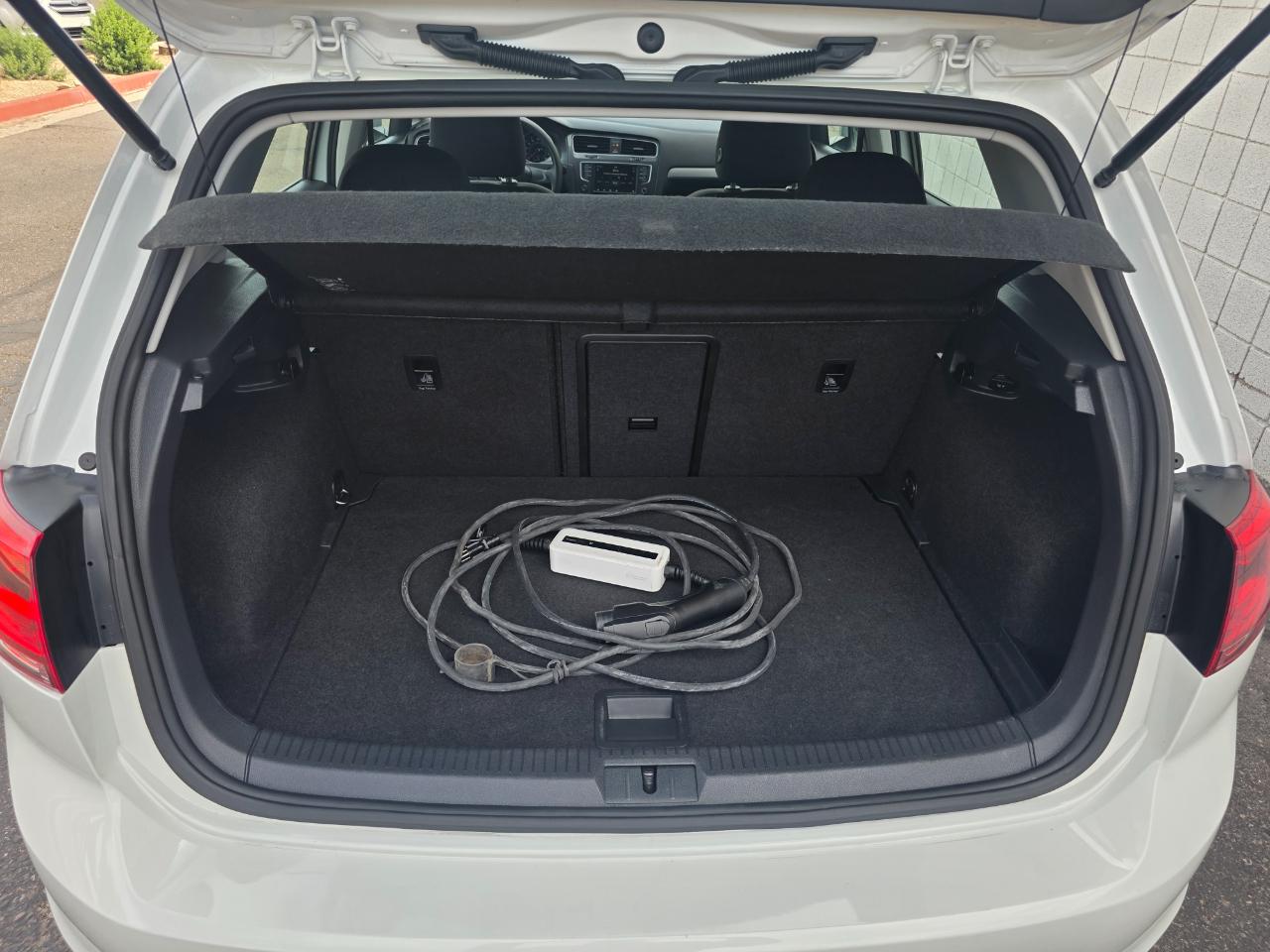 Volkswagen e-Golf SE 2016