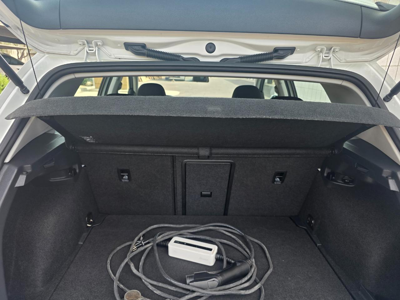 Volkswagen e-Golf SE 2016
