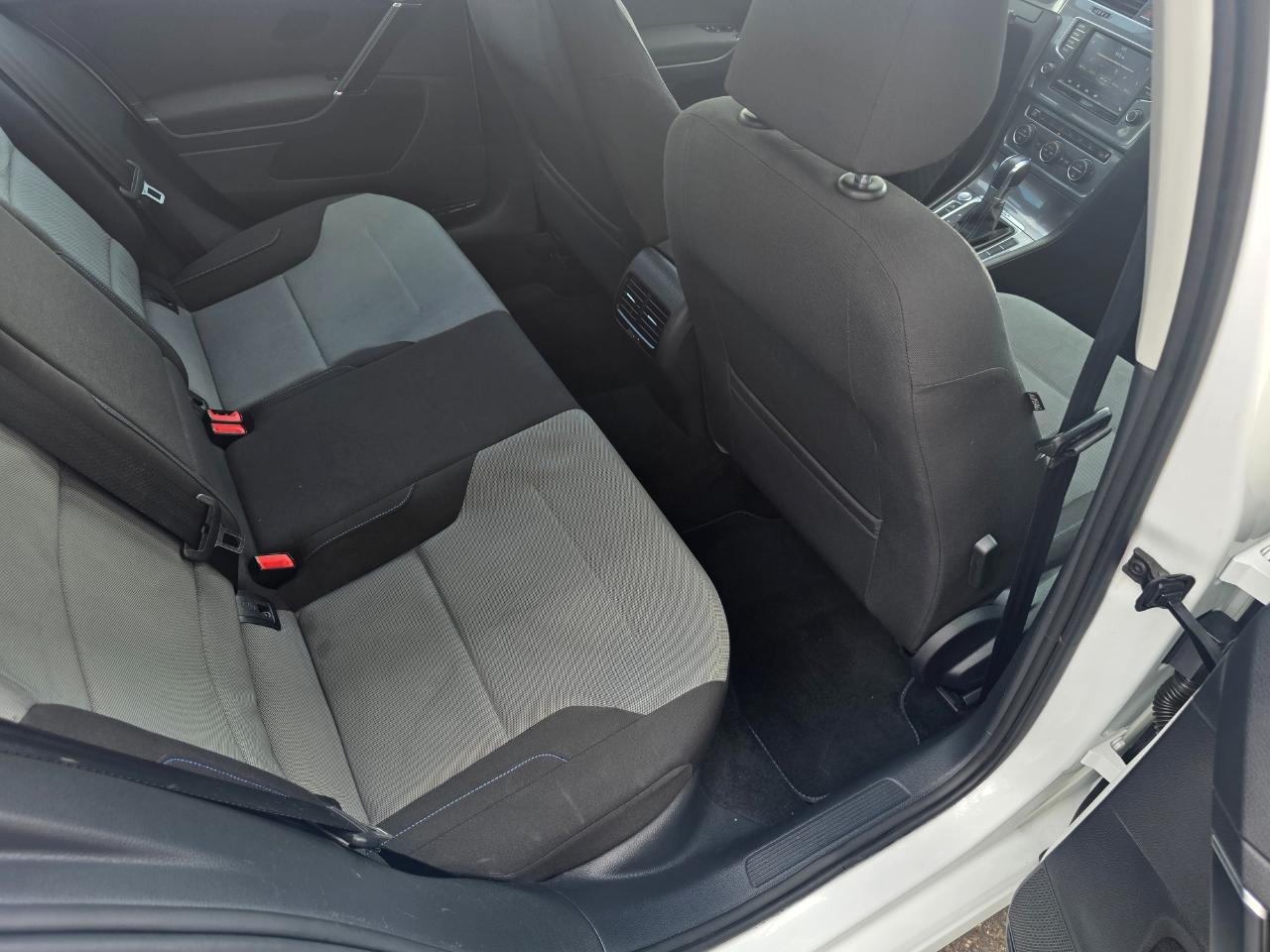 Volkswagen e-Golf SE 2016