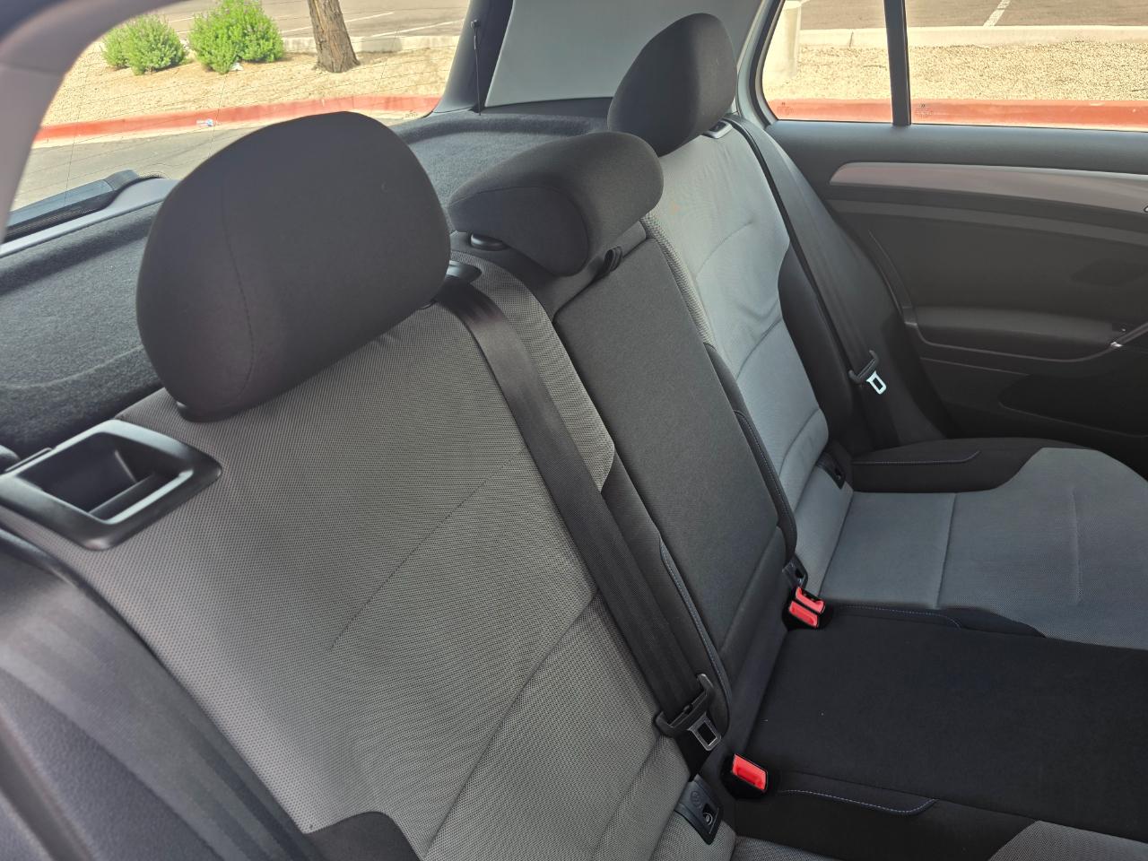 Volkswagen e-Golf SE 2016