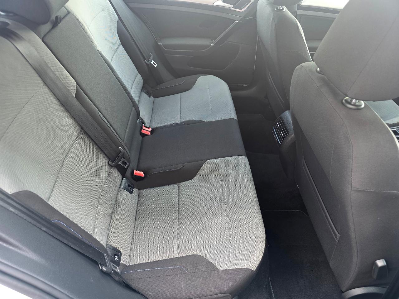 Volkswagen e-Golf SE 2016