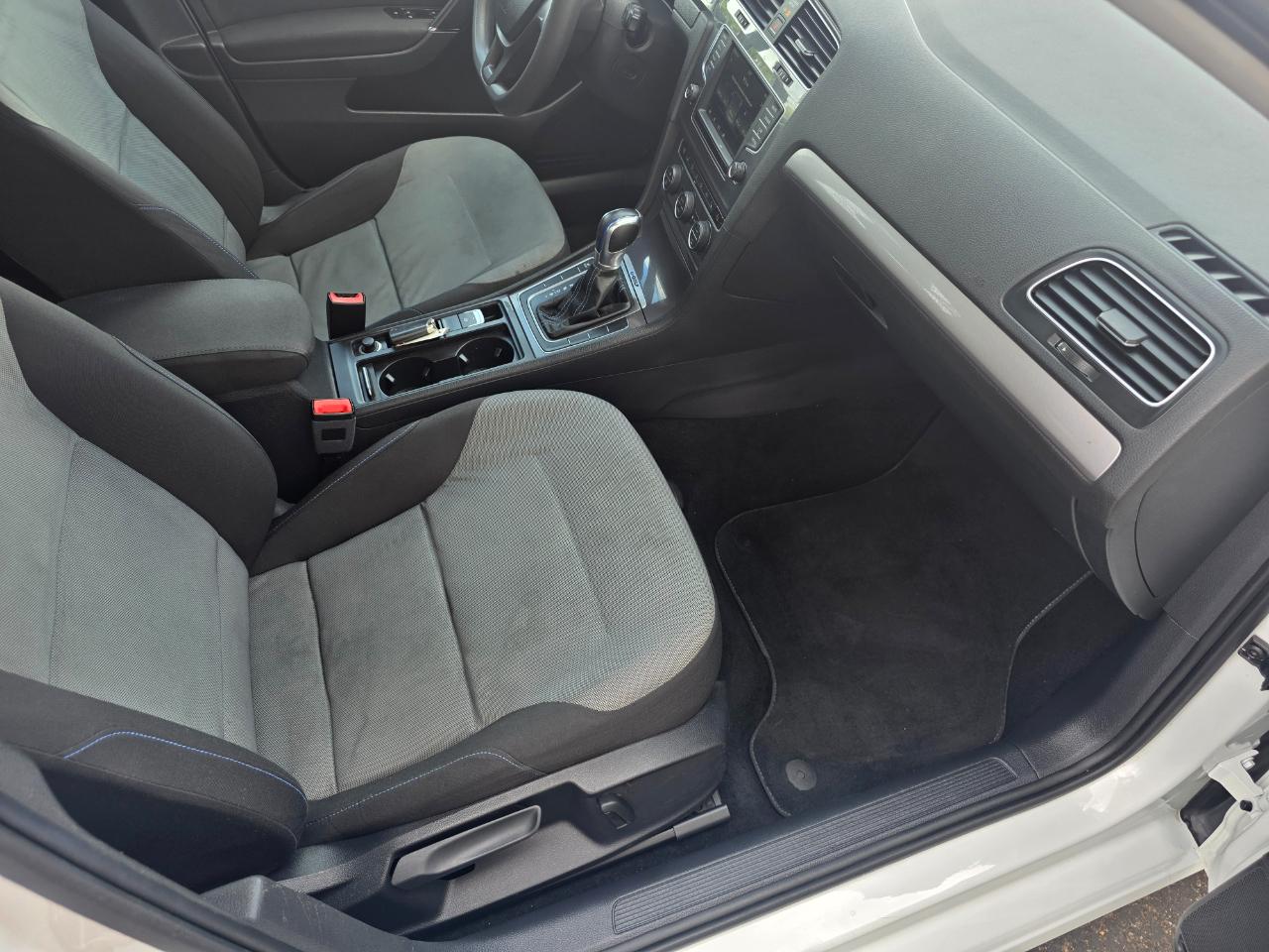 Volkswagen e-Golf SE 2016
