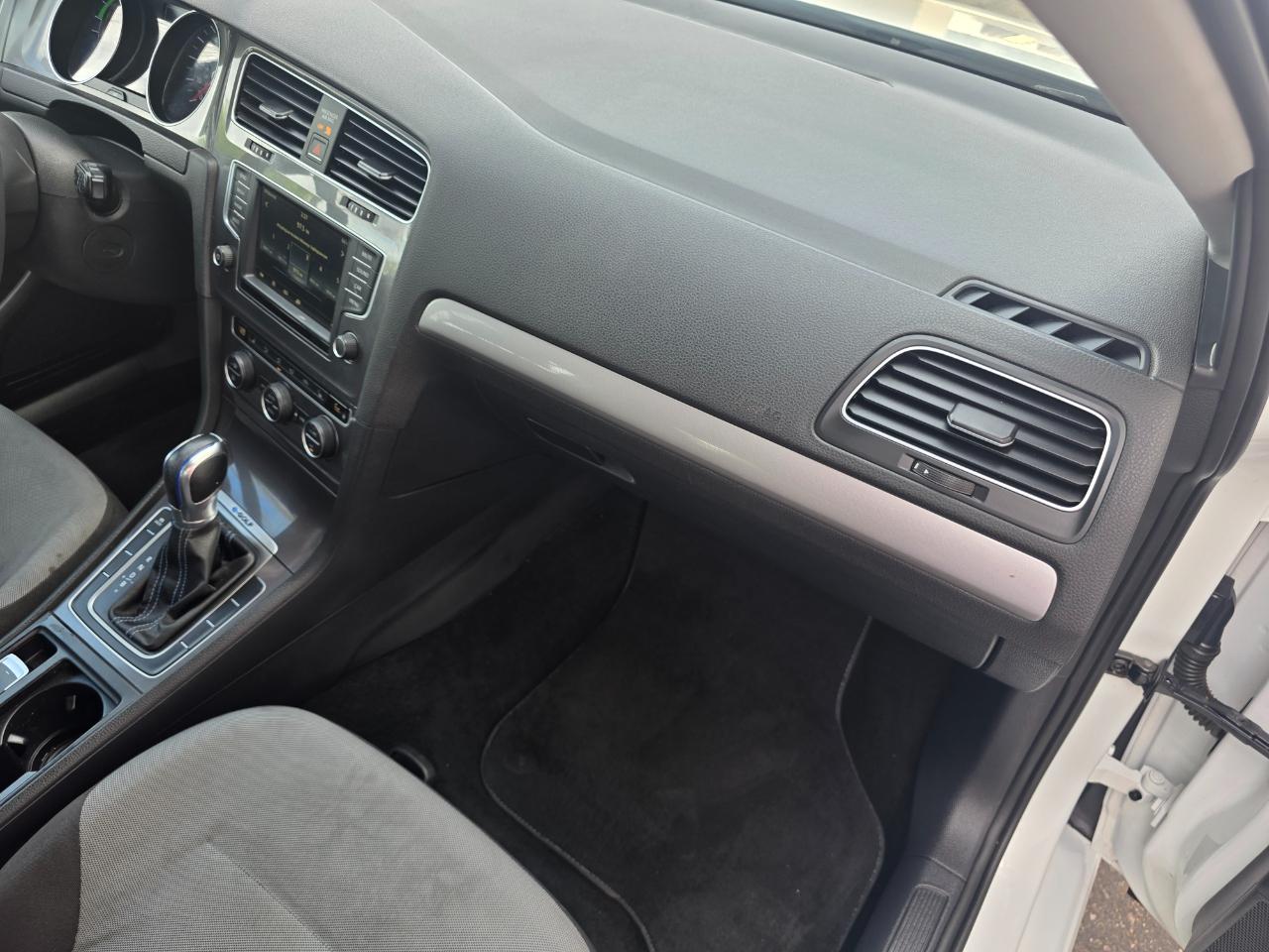 Volkswagen e-Golf SE 2016