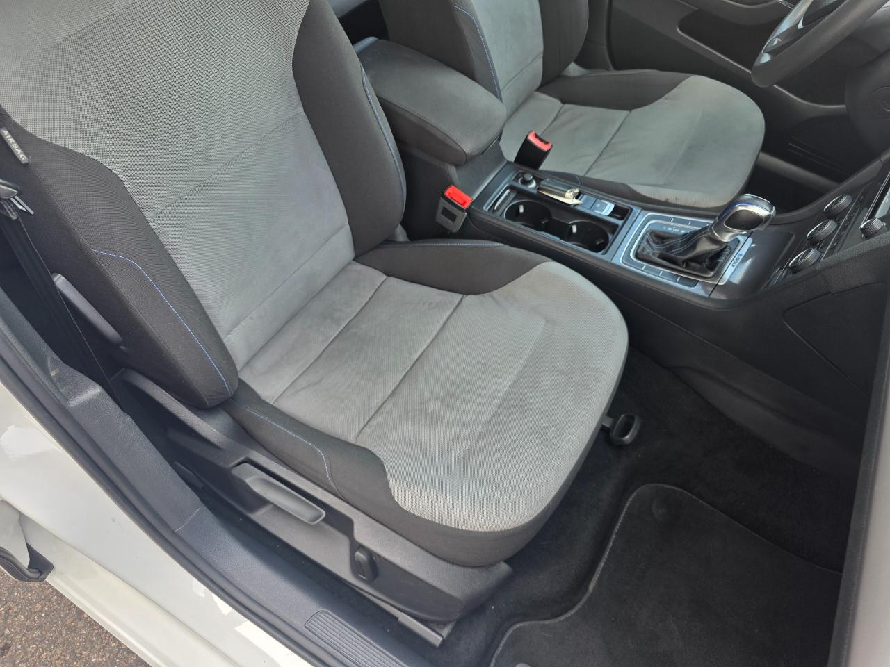 Volkswagen e-Golf SE 2016