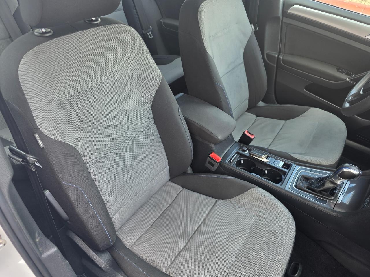 Volkswagen e-Golf SE 2016