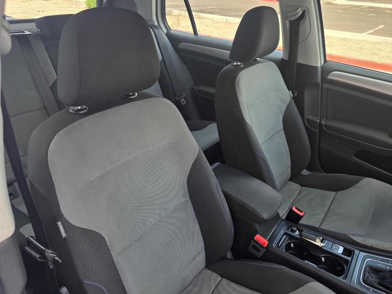 Volkswagen e-Golf SE 2016