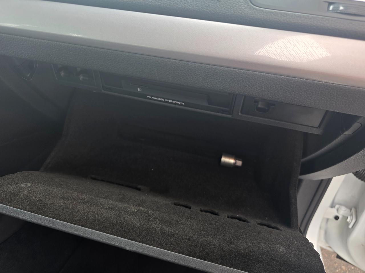 Volkswagen e-Golf SE 2016