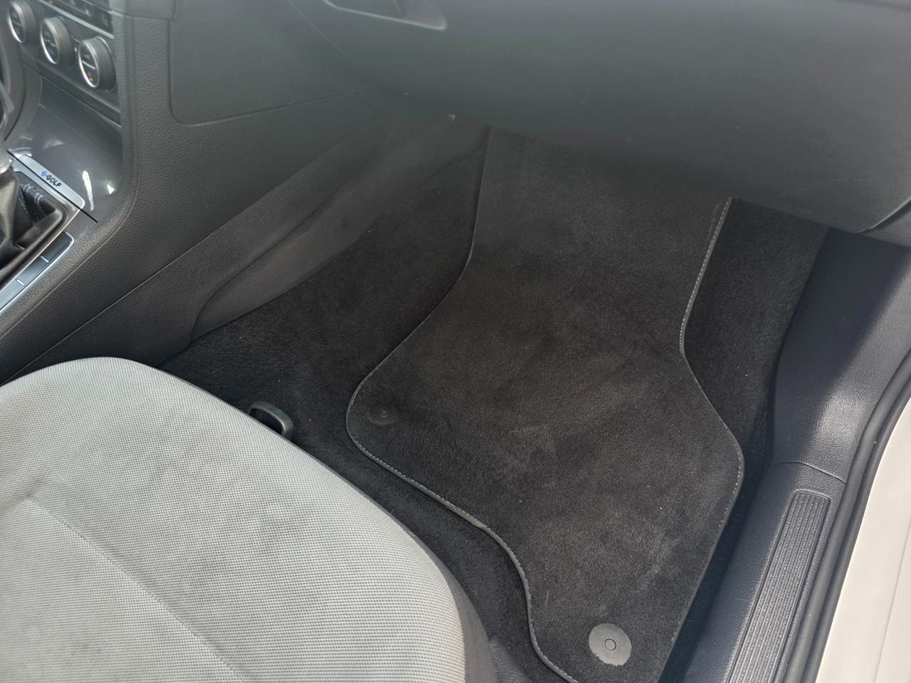 Volkswagen e-Golf SE 2016