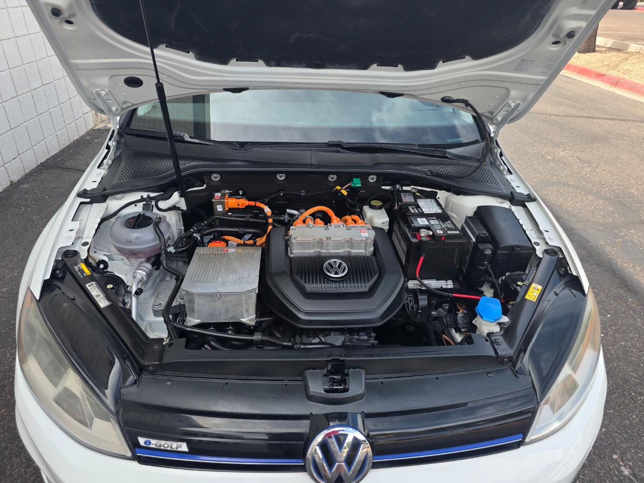 Volkswagen e-Golf SE 2016