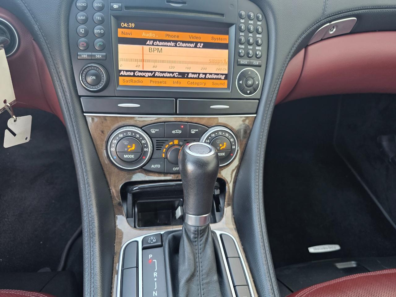 Mercedes-Benz SL-Class SL550 2011